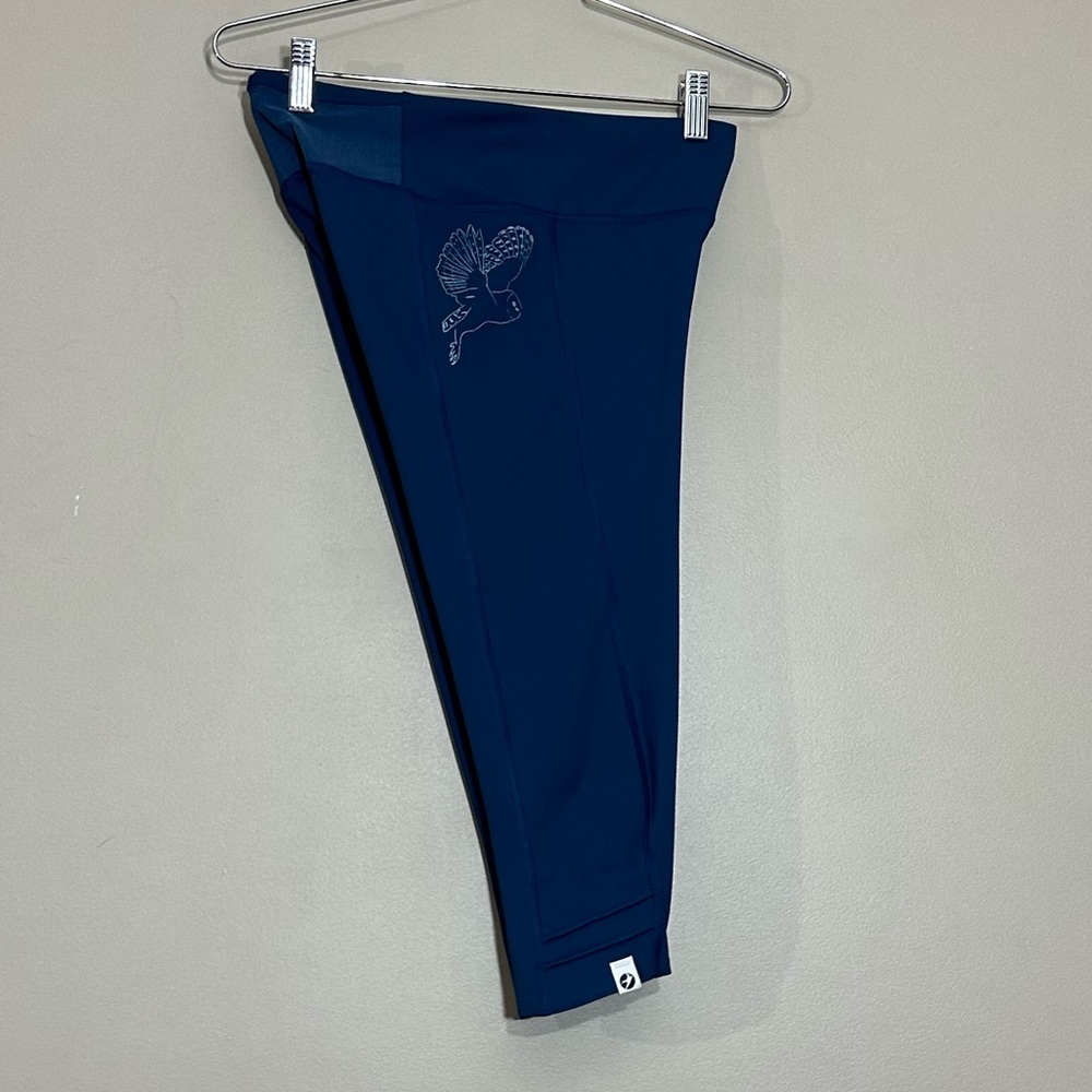 NWOT Oiselle || Woman’s capris size 4